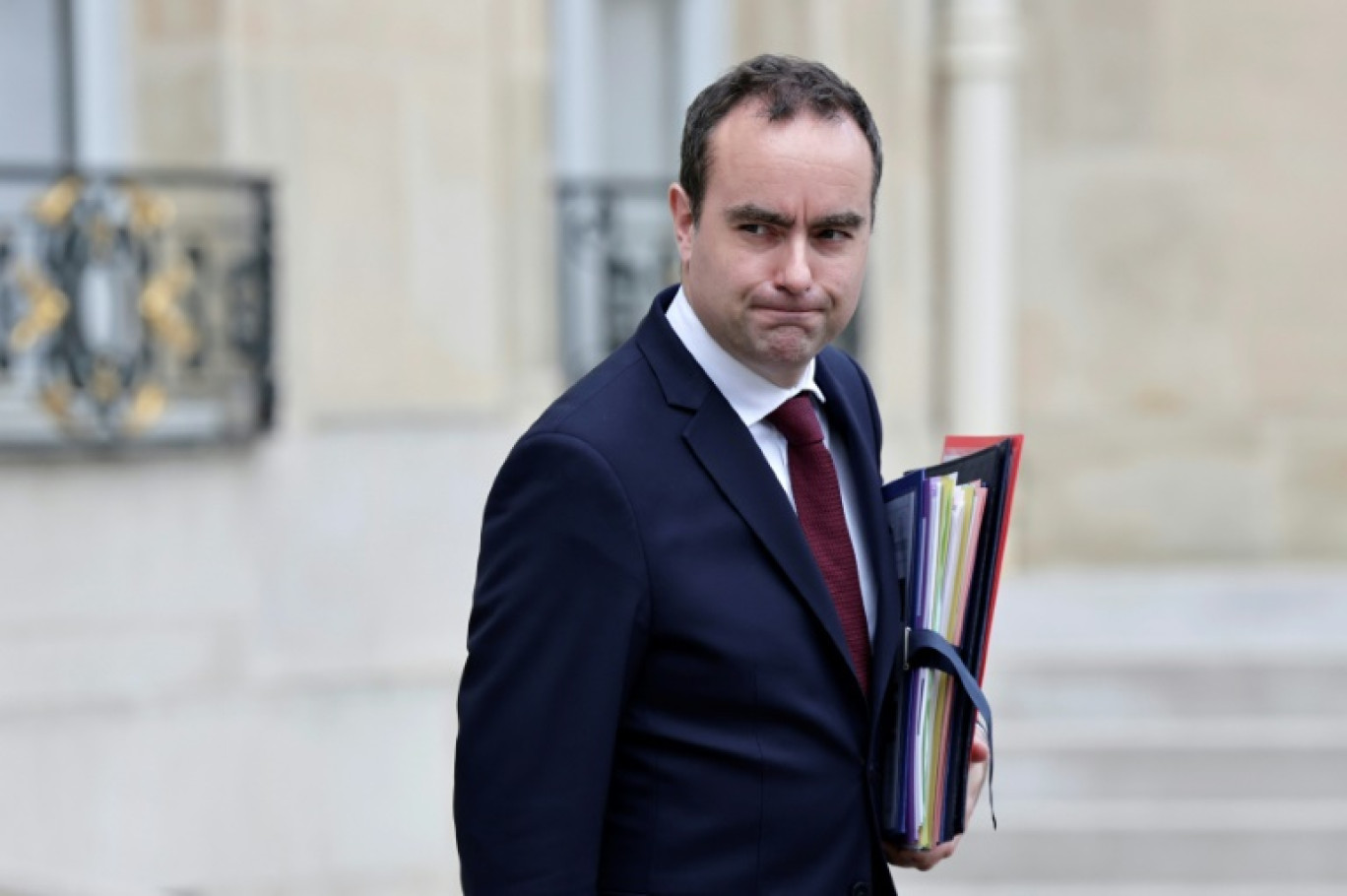 Le ministre français des Armées Sébastien Lecornu à la sortie de l'Elysée, le 6 mars 2024 à Paris © STEPHANE DE SAKUTIN