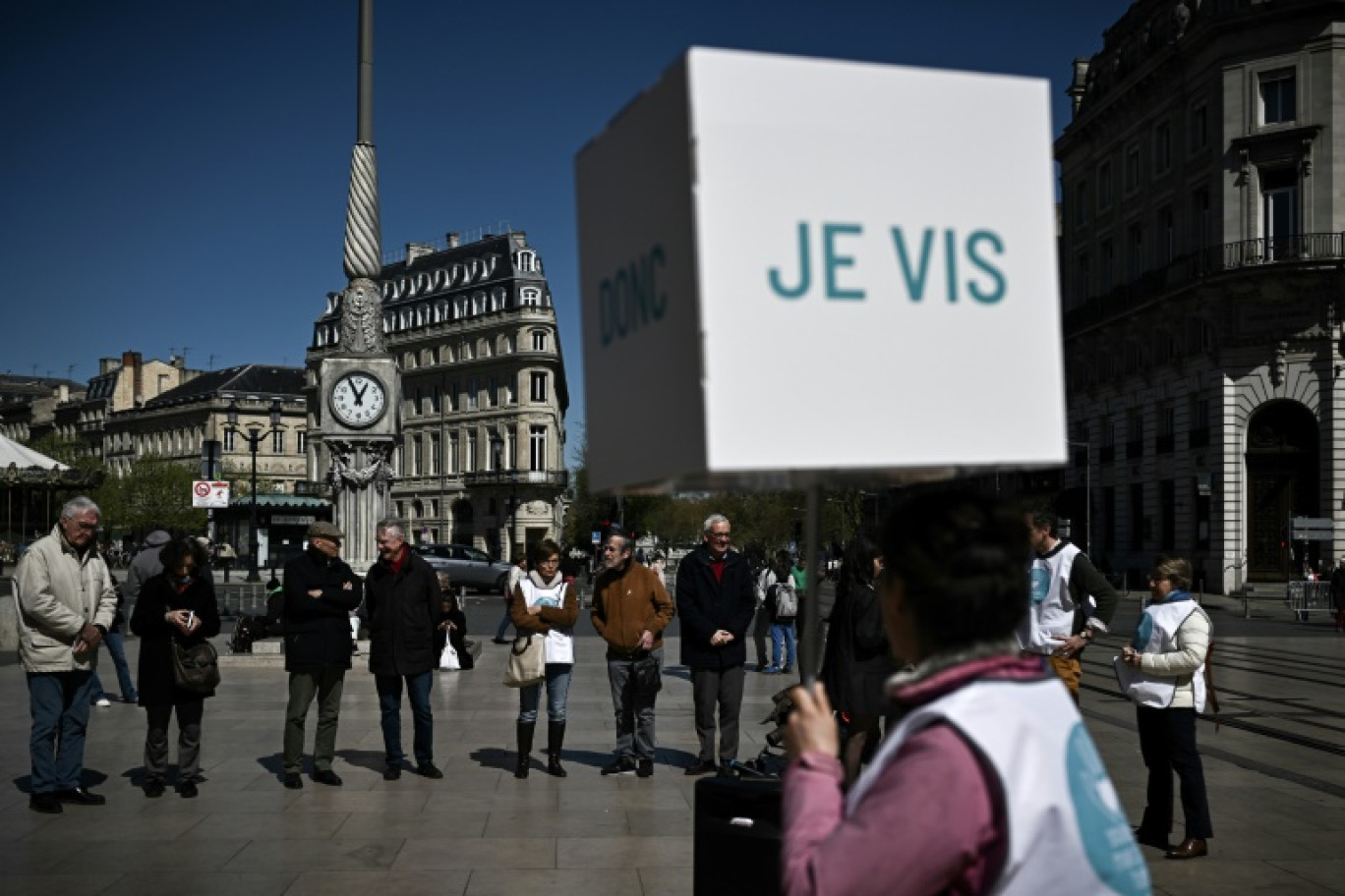 Action du mouvement "Soulager mais pas tuer", contre le projet de loi Fin de vie, à Lyon le 4 avril 2023 © Philippe LOPEZ