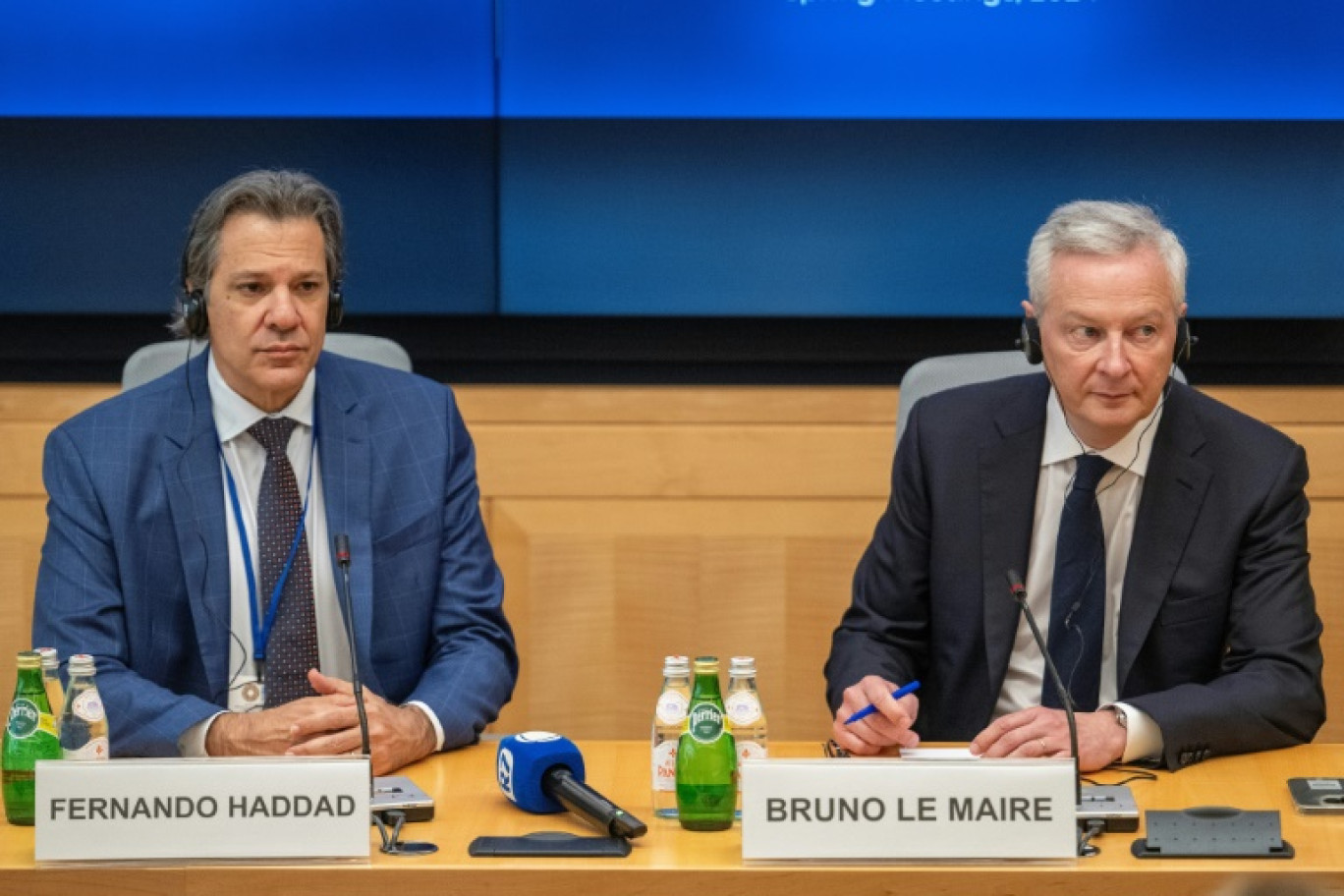 Fernando Haddad et Bruno Le Maire lors d'une conférence de presse au siège du FMI à Washington, le 17 avril 2024 © Jim WATSON