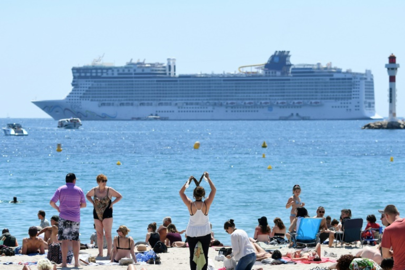 Le paquebot Norwegian Epic à l'ancre au large de Cannes lors de la 71e édition du Festival le 18 mai 2018 © LOIC VENANCE