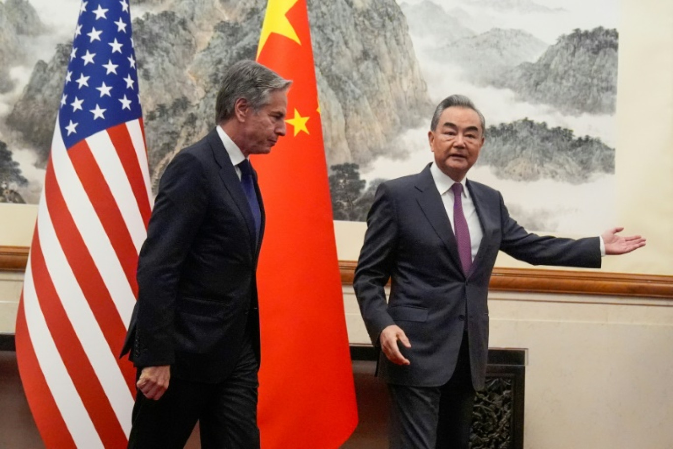 Le secrétaire d'Etat américain Antony Blinken (g et le ministre chinois des Affaires étrangères Wang Yi, le 26 avril 2024 à Pékin © Mark Schiefelbein