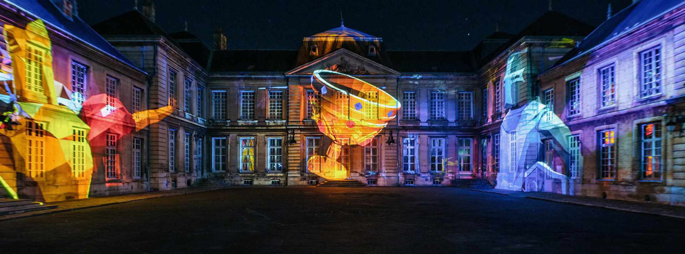 Le spectacle Soissons en Lumières, ici à l'hôtel de Ville, revient à partir du 1er mai.