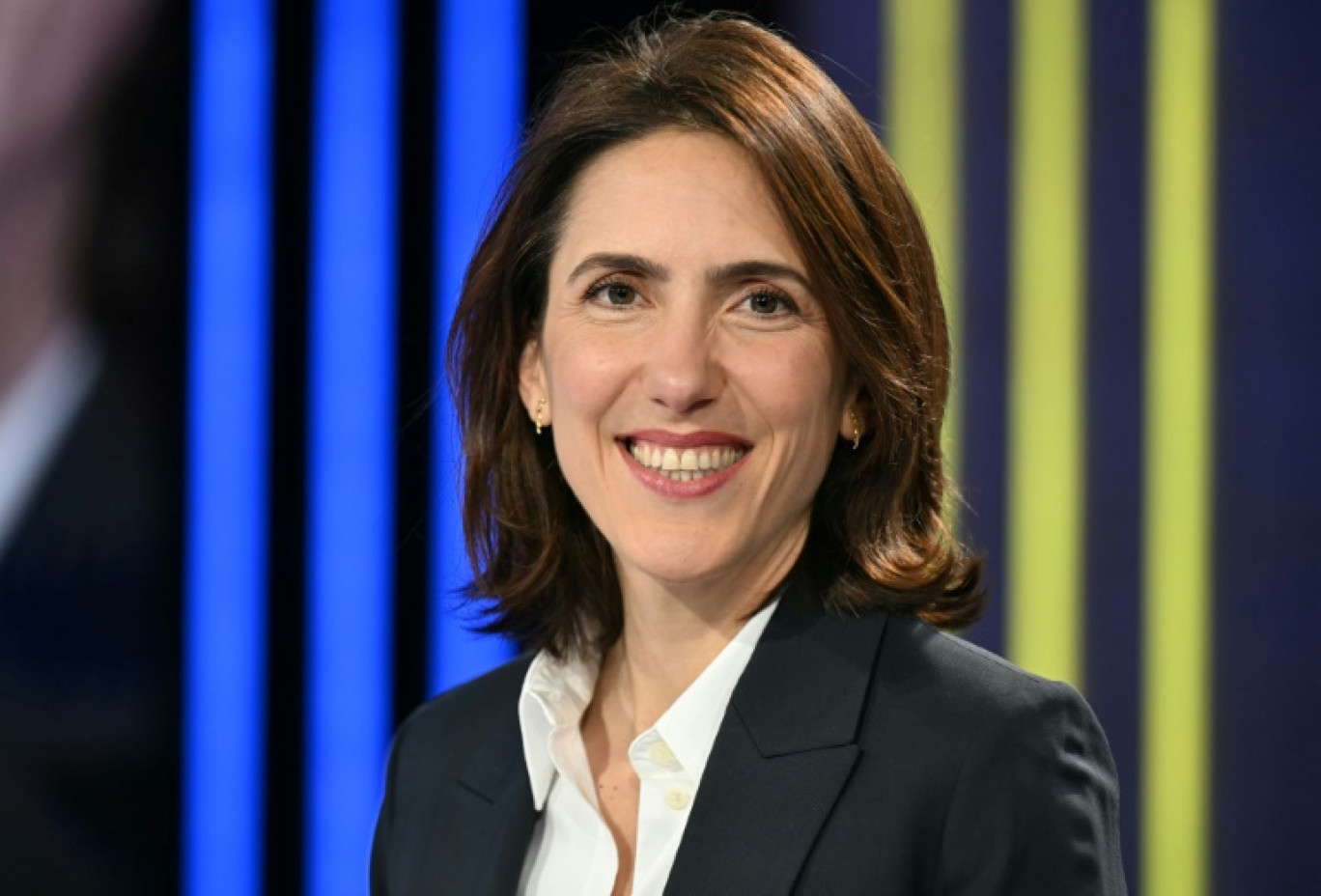 L'eurodéputée Valérie Hayer, tête de liste de la majorité aux européennes,  pose dans les studios de la chaîne d'information BFMTV à Paris, le 2 mai 2024 © Miguel MEDINA