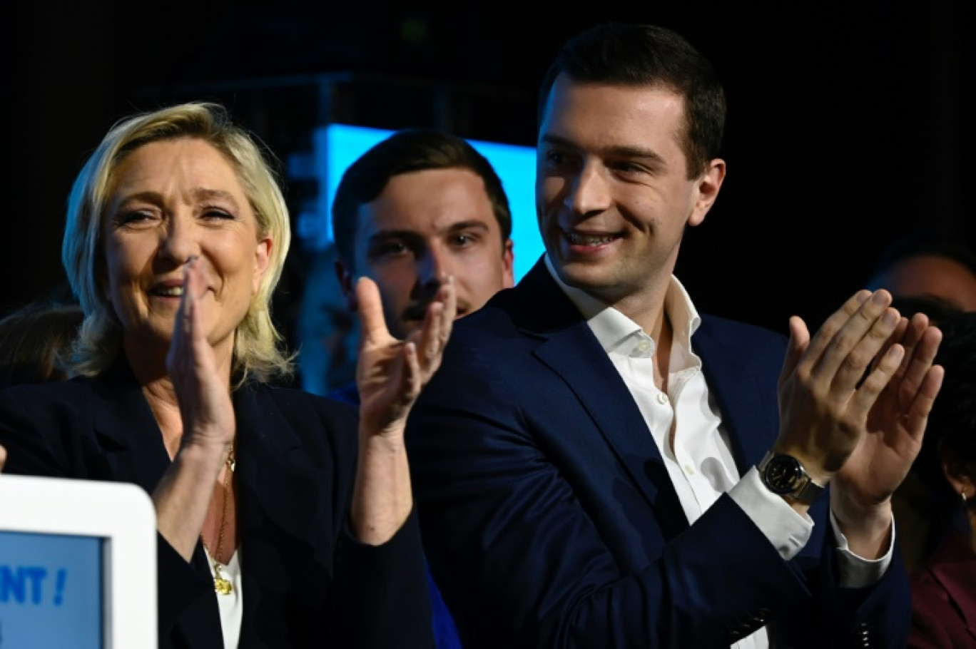 La tête de liste RN aux européennes Jordan Bardella et la cheffe des députés du parti à l'Assemblée nationale Marine Le Pen, le 7 mai 2024 en meeting à Saint-Avold © Jean-Christophe VERHAEGEN