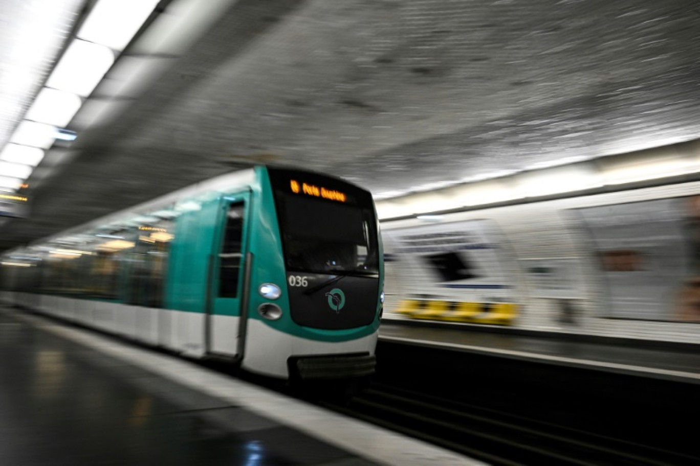Les agents de stations du métro et du RER de la RATP qui travailleront pendant les JO de Paris pourront toucher jusqu'à 1.777 euros bruts de primes selon un accord signé avec les syndicats © JULIEN DE ROSA