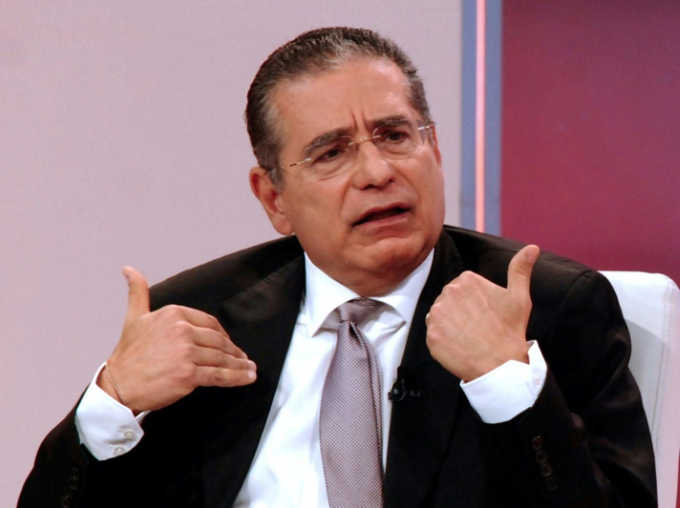 Ramon Fonseca, l'un des fondateurs du cabinet d'avocats panaméen Mossack Fonseca, lors d'une interview télévisée avec Telemetro, à Panama City, le 4 avril 2016 © STR