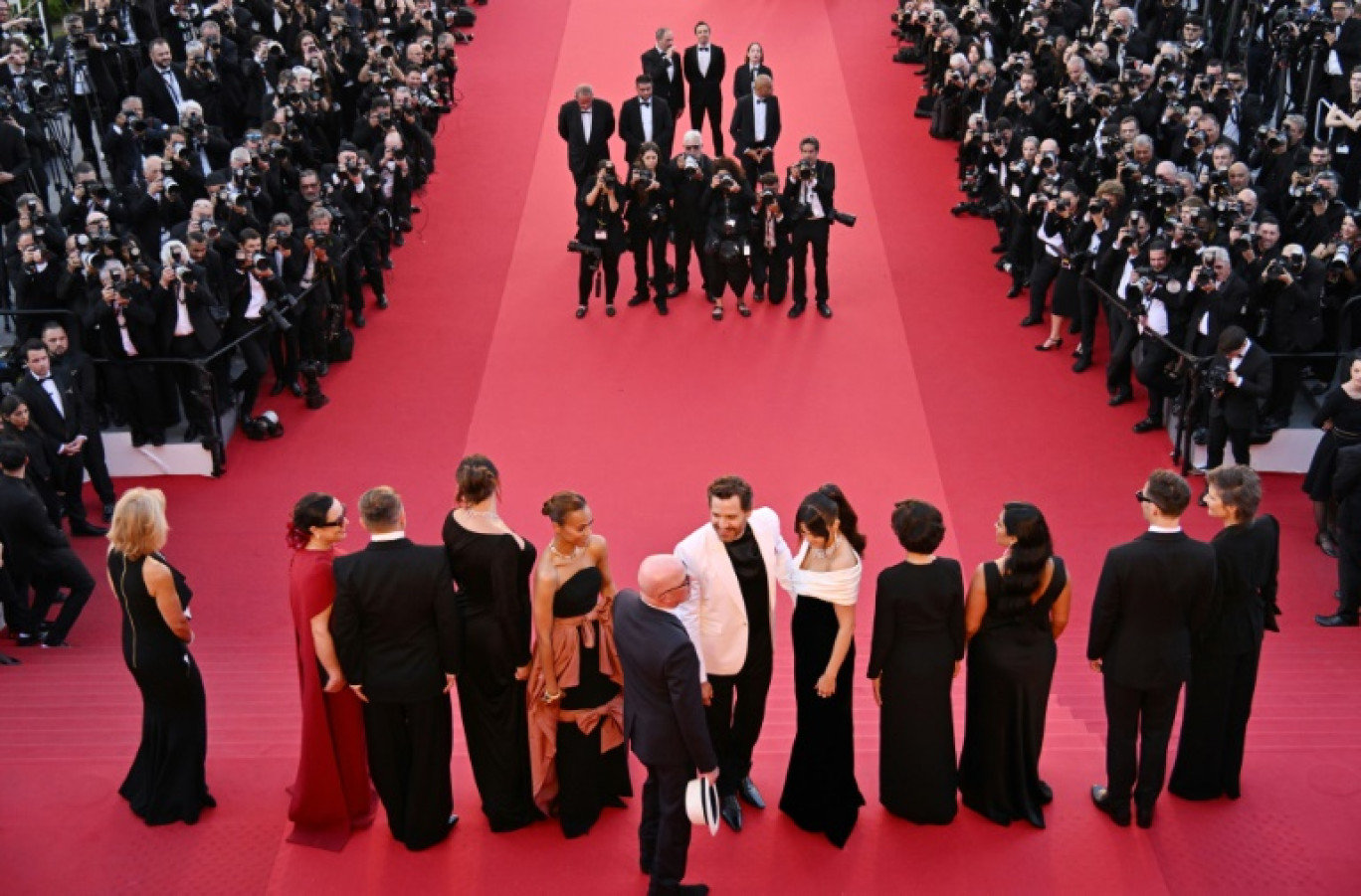 L'équipe du film de Jacques Audiard "Emilia Perez" avant sa projection, le 18 mai 2024 au Festival de Cannes © Antonin THUILLIER