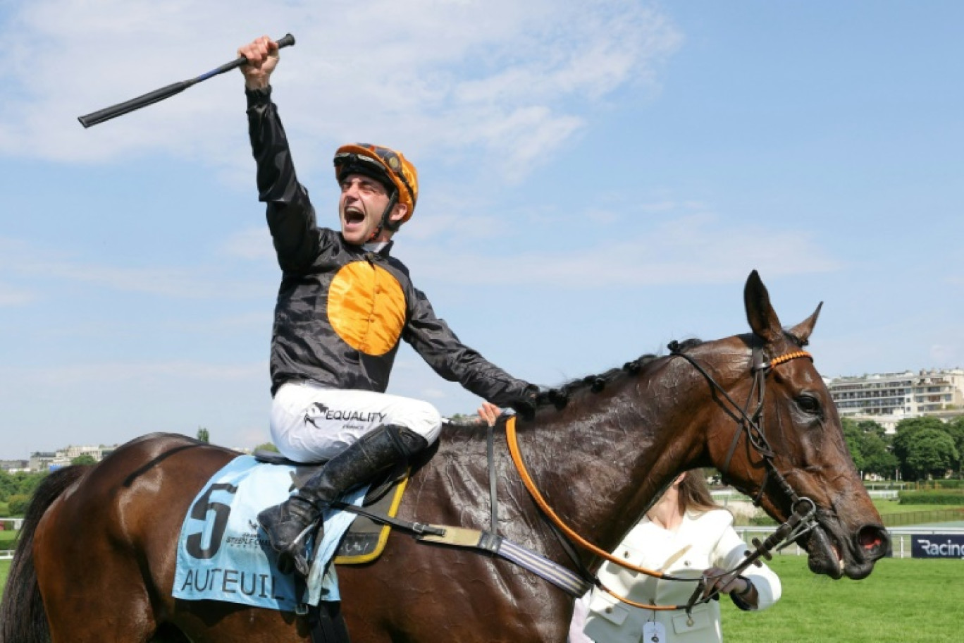 Gran Diose, un hongre âgé de 8 ans monté par Clément Lefebvre, a remporté le Grand Steeple-Chase de Paris le 19 mai 2024 à Auteuil © Thomas SAMSON