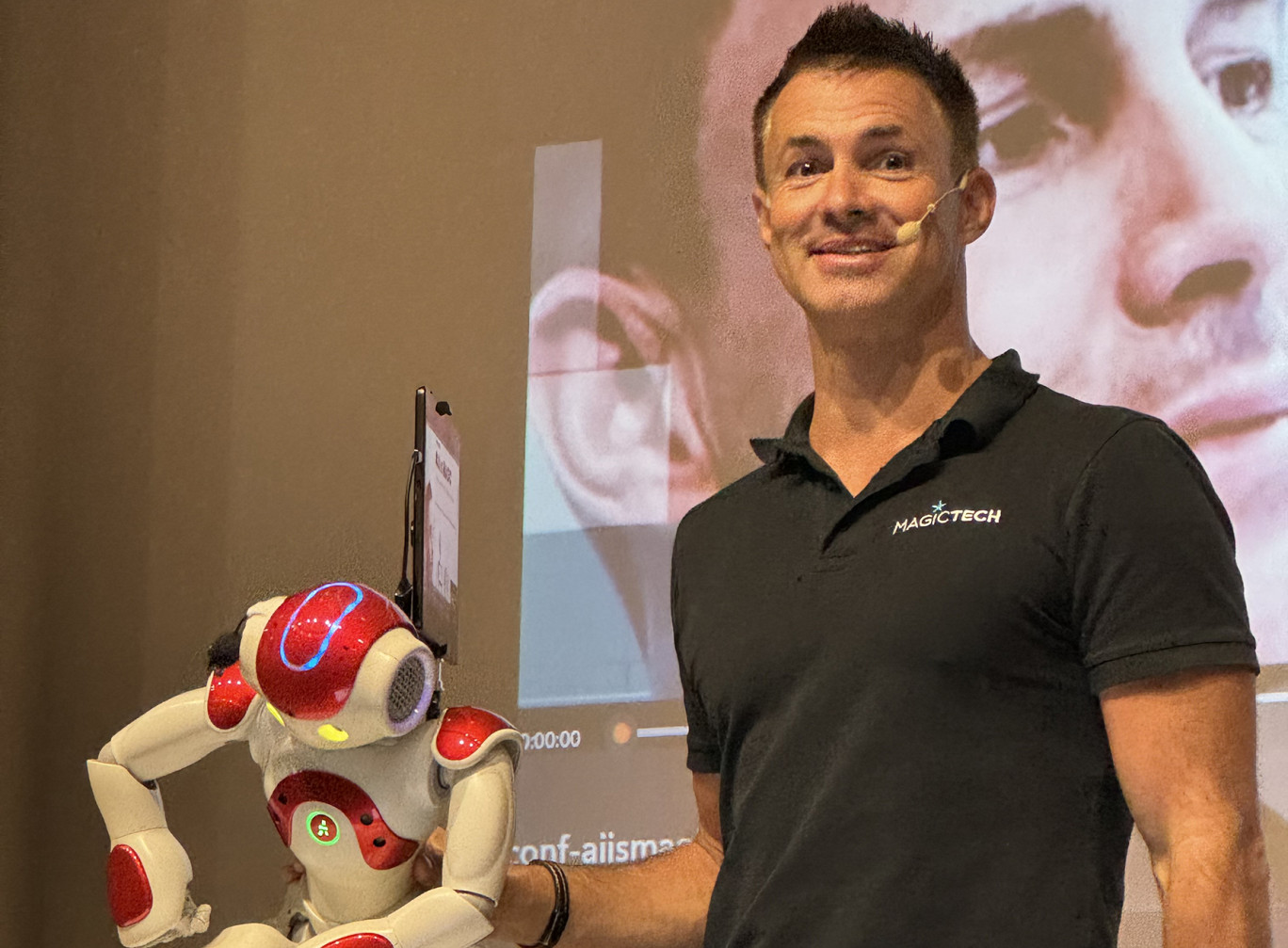 À l’occasion de la Journée du numérique de Cerfrance Adheo le 23 mai, Samuel Gaulay, le fondateur de MagicTech, a démystifié l’Intelligence artificielle au cours d’une conférence immersive et ludique.