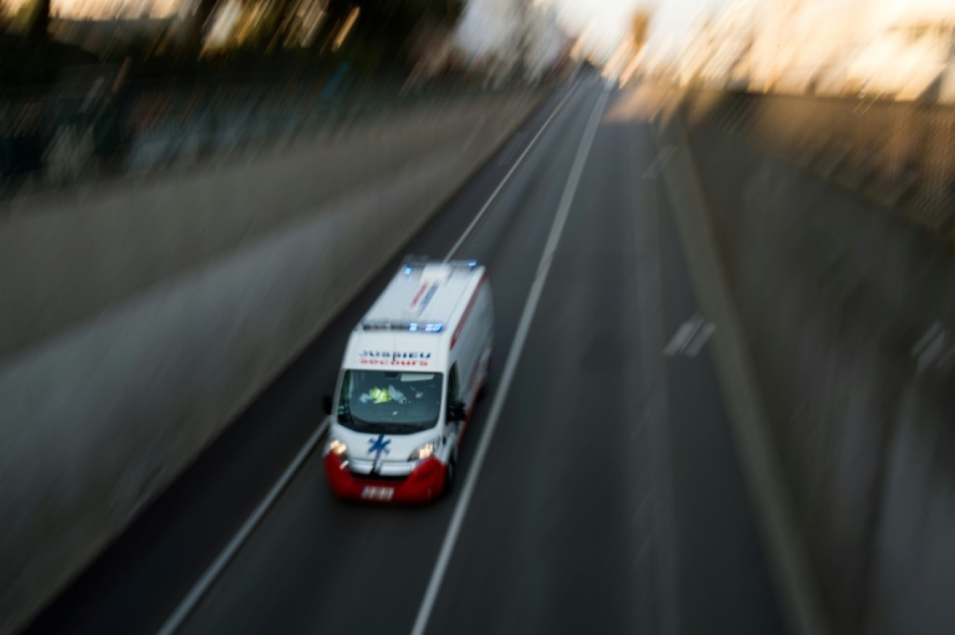 Un "choc frontal" impliquant un groupe d'enfants à vélo et une automobiliste octogénaire à La Rochelle a fait au moins sept blessés dont trois graves © Loic VENANCE