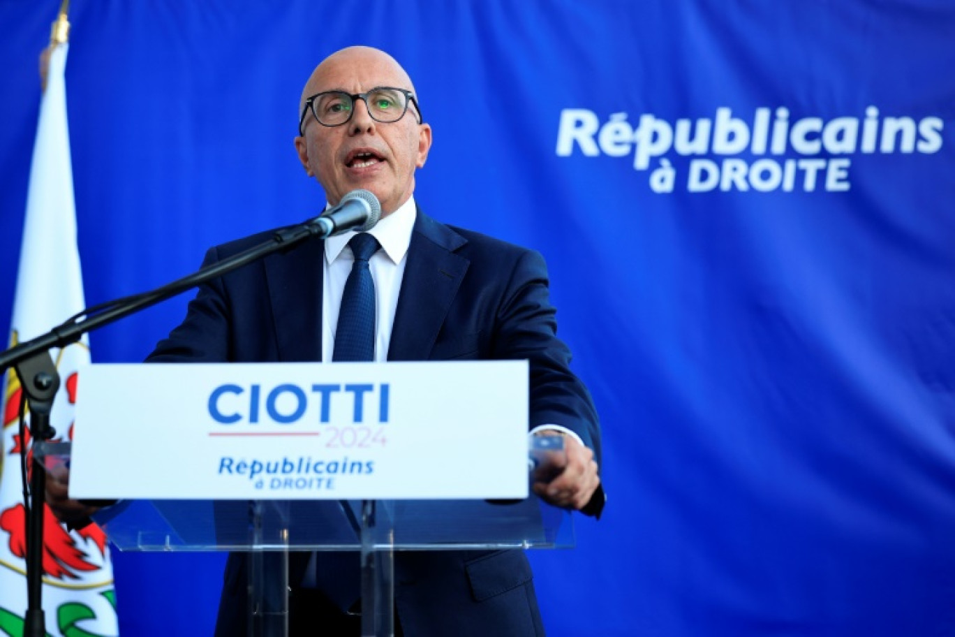 Le président du parti des Républicains Eric Ciotti prononce un discours au soir des résultats du premier tour des législatives, le 30 juin 2024 à Nice © Valery HACHE