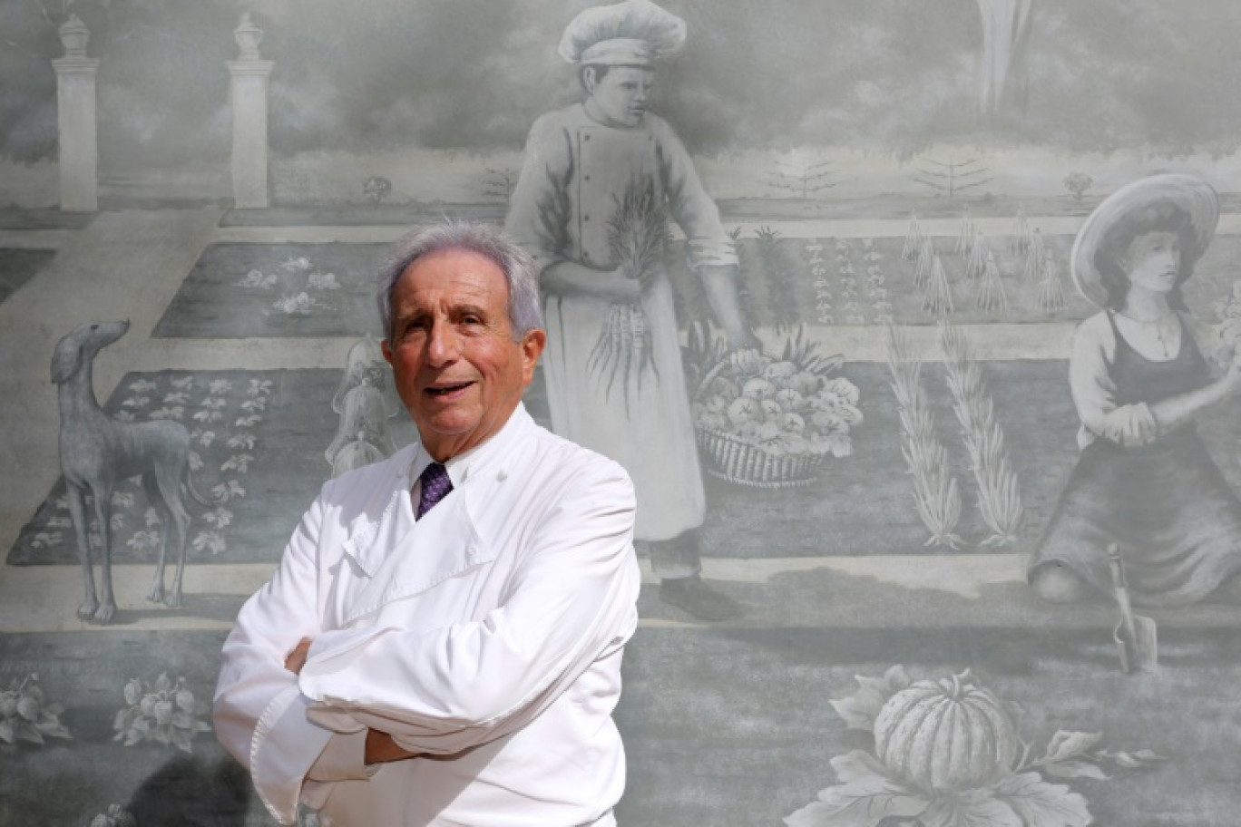 Le chef Michel Guérard, triplement étoilé au guide Michelin depuis 1977, pose dans son établissement "Les Prés d'Eugénie" le 26 septembre 2013 à Eugénie-les-Bains, dans les Landes © Nicolas TUCAT