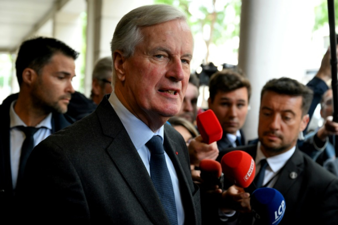 Le chef du groupe parlementaire Les Républicains (LR) à l'Assemblée nationale, Laurent Wauquiez (g), s'adresse aux médias à côté du chef du groupe parlementaire Les Républicains (LR) au Sénat, Bruno Retailleau (d), après une réunion avec le Premier ministre Michel Barnier, à l'hôtel Matignon, le 6 septembre 2024 à Paris © Thomas SAMSON