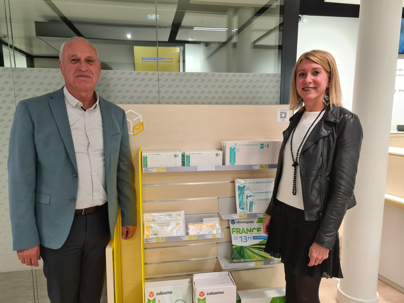© La Poste. Olivier Richard, responsable de la Présence postale en Meurthe-et-Moselle et Hélène Favre Monnet, directrice adjointe en charge de la Présence et du Maillage Territorial à La Poste en Grand Est viennent de présenter l’évolution de la présence postale à Nancy.