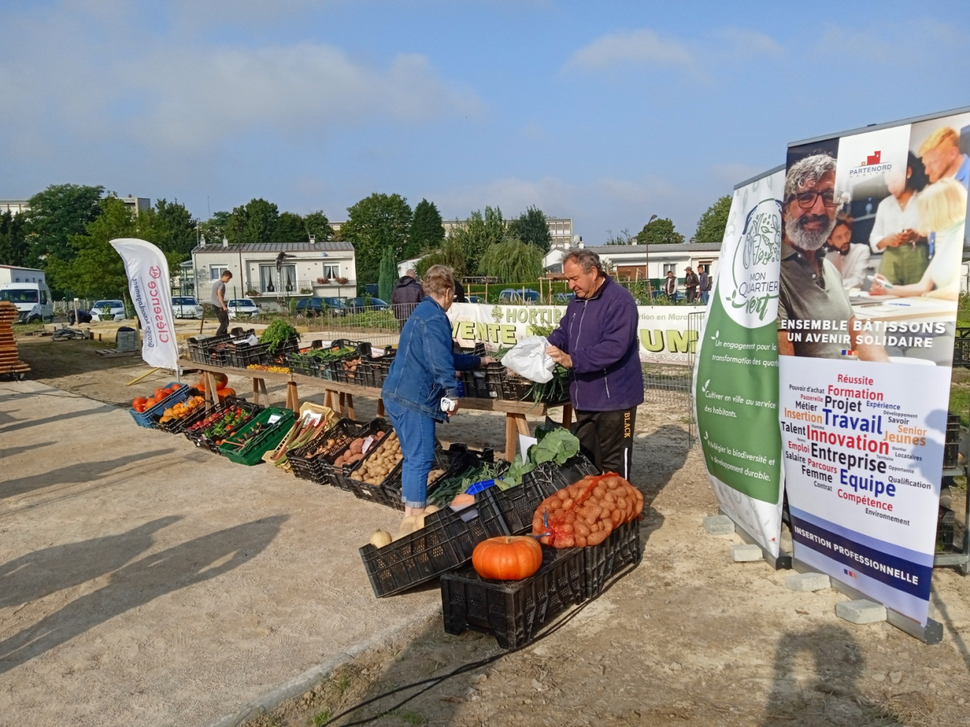 Une vente des légumes cultivés est proposée sur place.