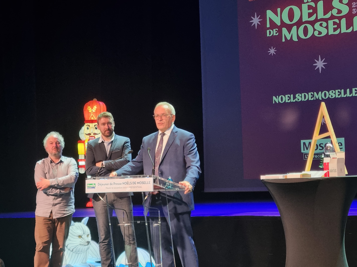 La présentation des Noëls de Moselle a été l'occasion de présenter les boules «Kaktus» de Meisenthal et celle de la Cristallerie Lehrer «Le Sapin».