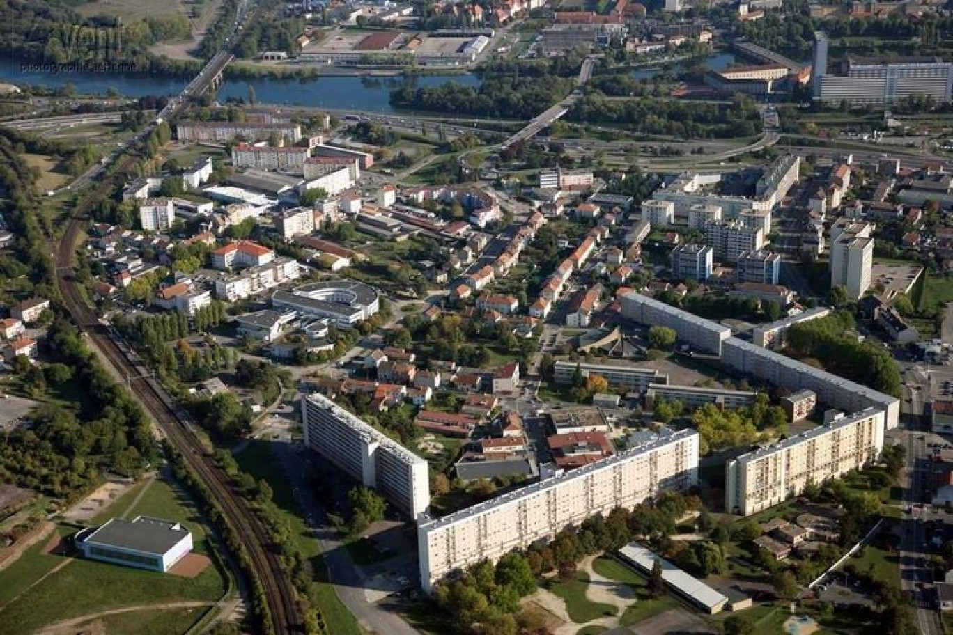 Les entreprises implantées dans les QPV et les ZFU-TE voient leurs plafonds d'exonération relevés. © D.R.