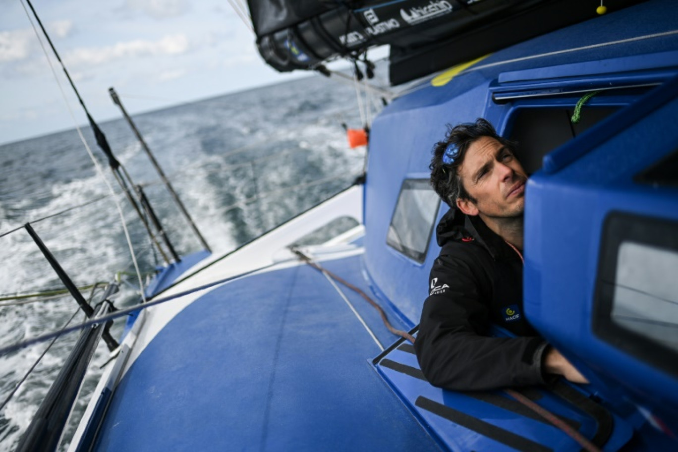 Le navigateur français Charlie Dalin à bord de son Imoca Macif, le 22 avril 2024 à Lorient (Morbihan) © Sebastien SALOM-GOMIS
