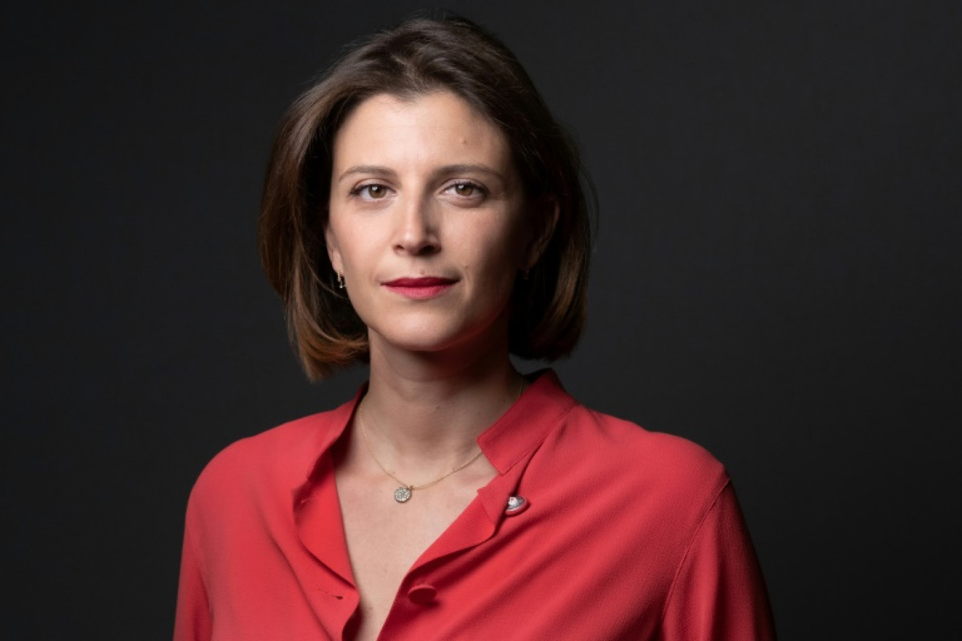 Julia Bijaoui, alors présidente de la société de livraison rapide de repas Frichti, pose au siège de l'entreprise le 20 avril 2022 à Paris © JOEL SAGET