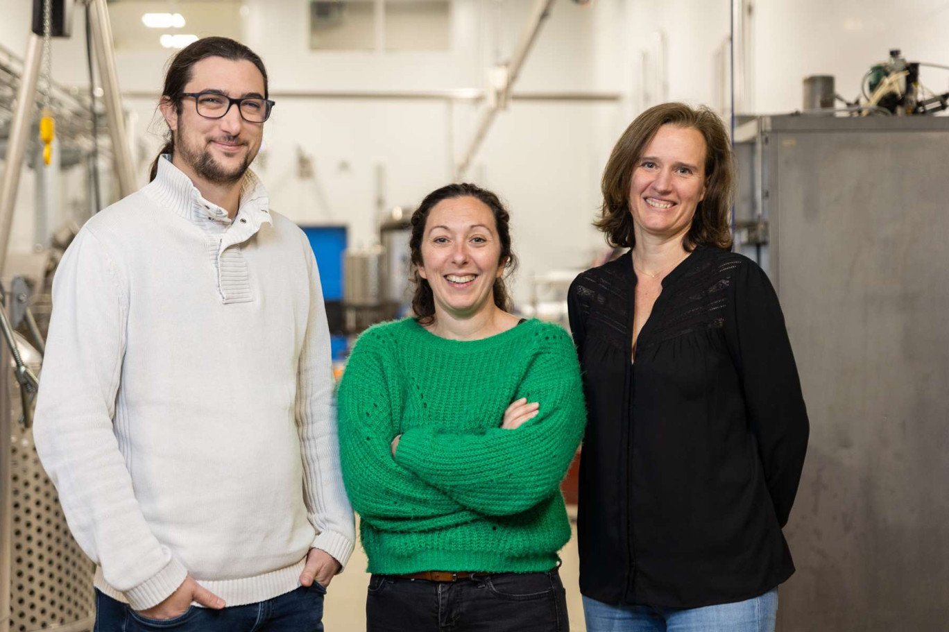 (de g. à dr.) Nicolas Marissal, gestionnaire de FoodLab et chargé de projet pour le CTCPA (rattaché au ministère de l'Agriculture), Charlotte Etieve, ingénieure et chargée de projets au FoodLab pour UniLaSalle et Stéphanie Regnault, enseignant-chercheur et directrice du collège « Agroalimentaire » d'UniLaSalle Beauvais dont fait partie le FoodLab. © Éloïse Le Névanic