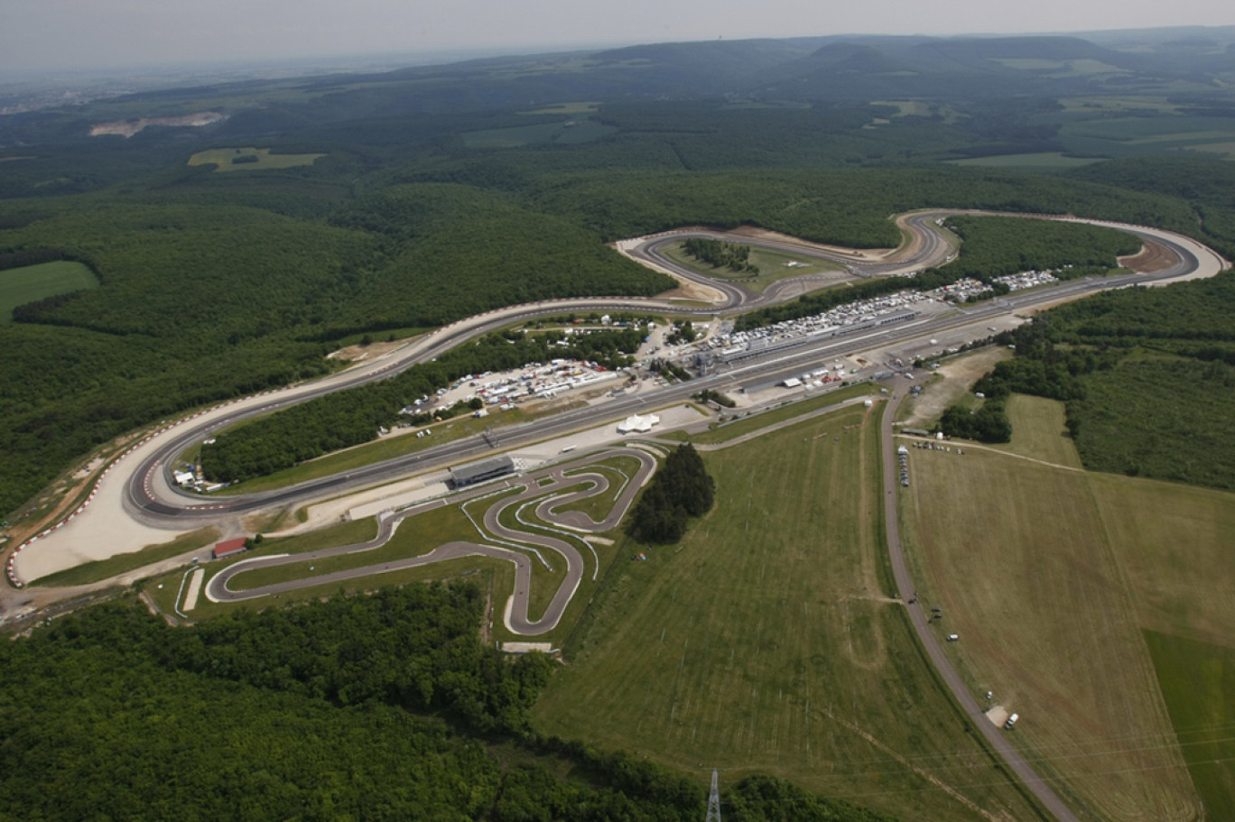 Le circuit Dijon – Prenois estime que le territoire profite de 16 à 18 millions d’euros par an de retombées économiques. © Circuit Dijon – Prenois.