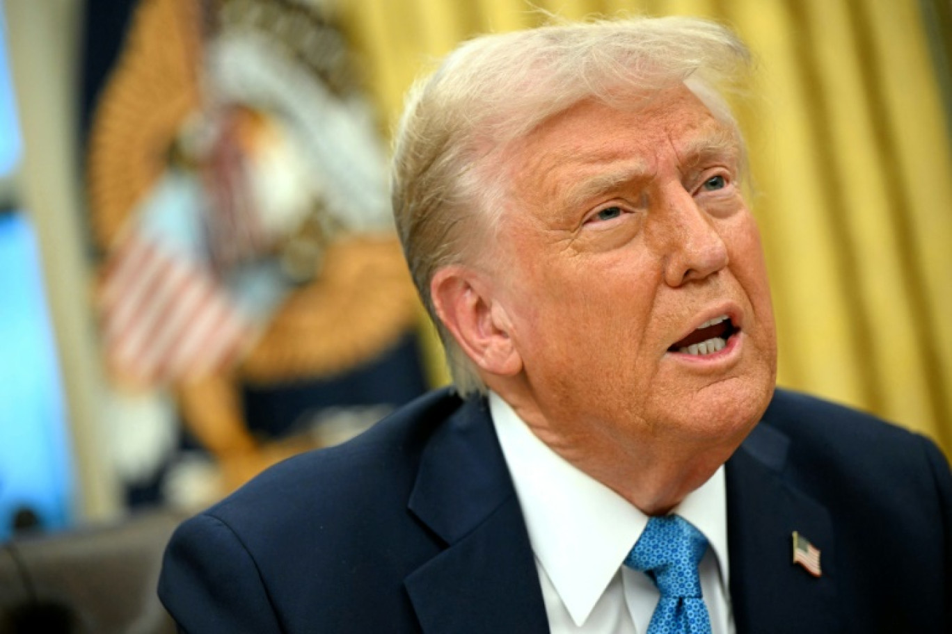 Des camions entrent aux Etats-Unis depuis le Canada au poste-frontière de Blaine, dans l'Etat de Washington, le 1er février 2025 © David Ryder