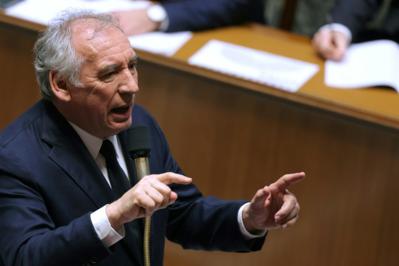 Le président du Rassemblement national Jordan Bardella et la présidente du groupe RN à l'Assemblée Marine Le Pen, le 16 décembre 2024 devant Matignon, à Paris © LOU BENOIST