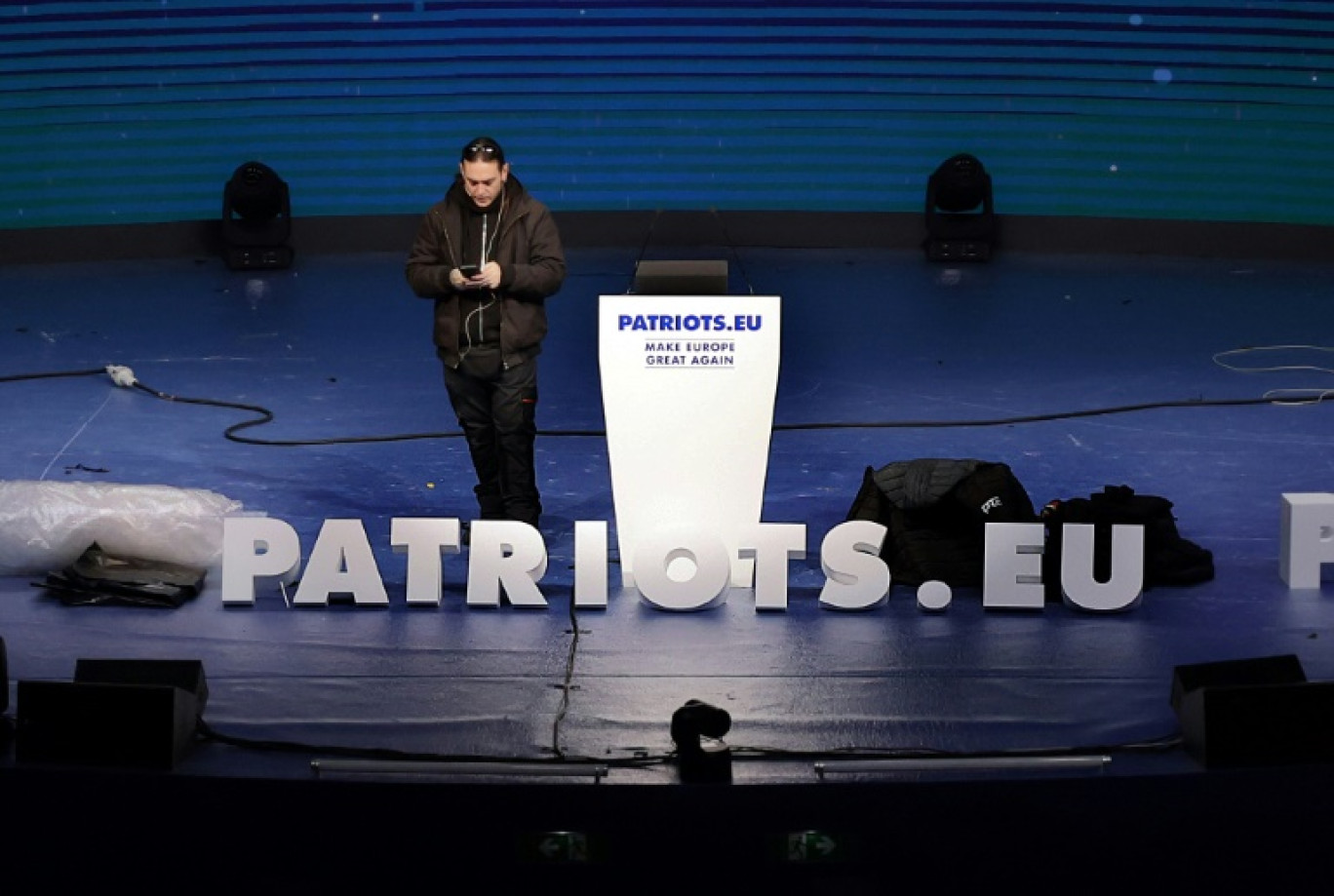 Le Premier ministre hongrois Viktor Orban s'exprime lors d'un meeting du groupe parlementaire Patriotes pour l'Europe, le 8 février 2025 à Madrid © Thomas COEX
