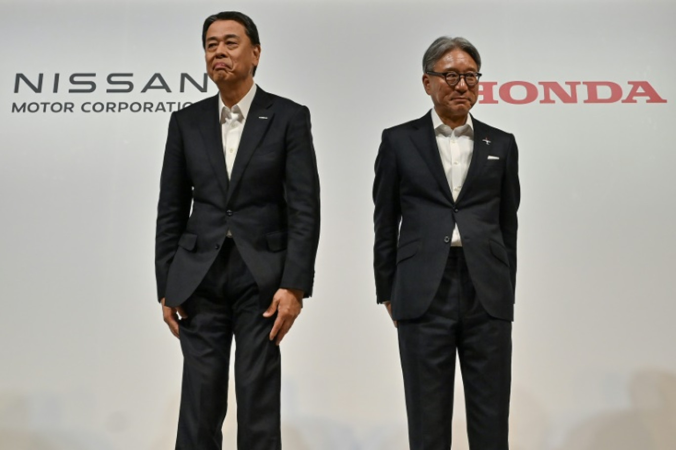 Le patron de Nissan Makoto Uchida et son homologue de Honda Toshihiro Mibe, lors d'une conférence de presse à Tokyo, le 1er août 2024 © Richard A. Brooks