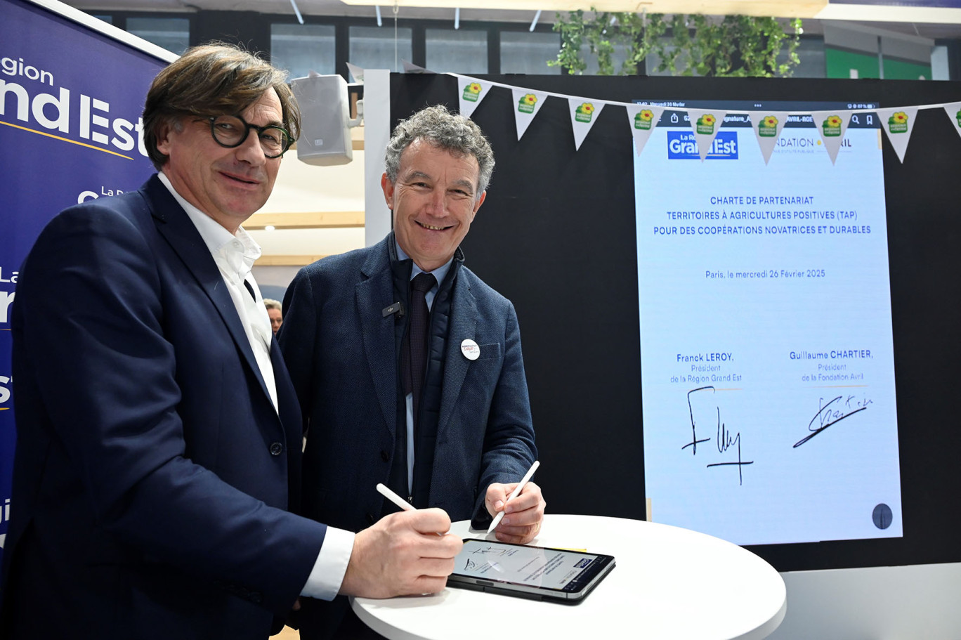 © JL Stadler/Région Grand Est. Franck Leroy, président de la Région Grand Est et Guillaume Chartier, président de la Fondation Avril ont signé un partenariat à l’occasion du Salon International de l’Agriculture la semaine dernière.