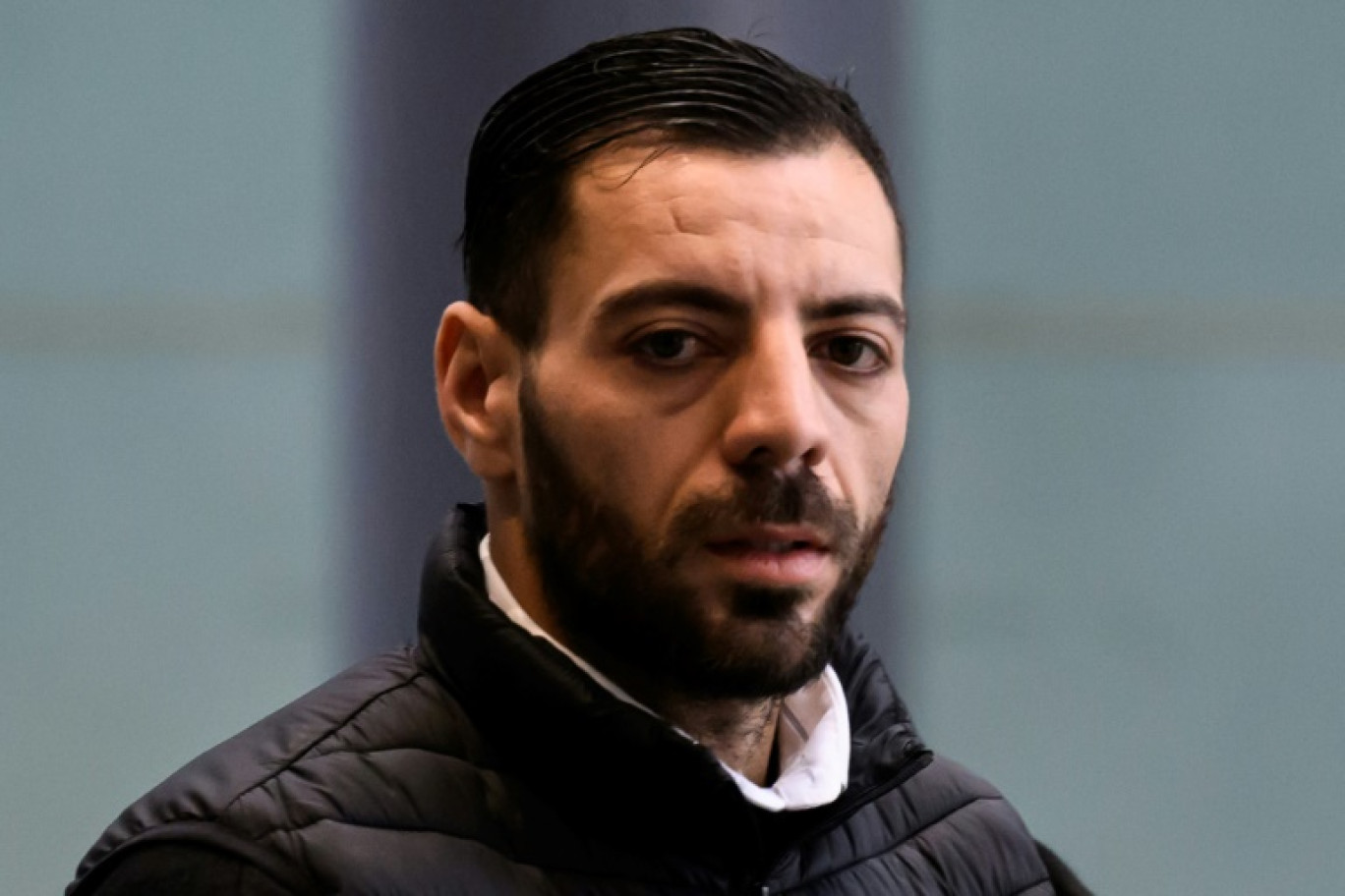 L'influenceur algérien dit "Imad Tintin" arrive au tribunal de Grenoble, le 6 janvier 2025 © JEAN-PHILIPPE KSIAZEK