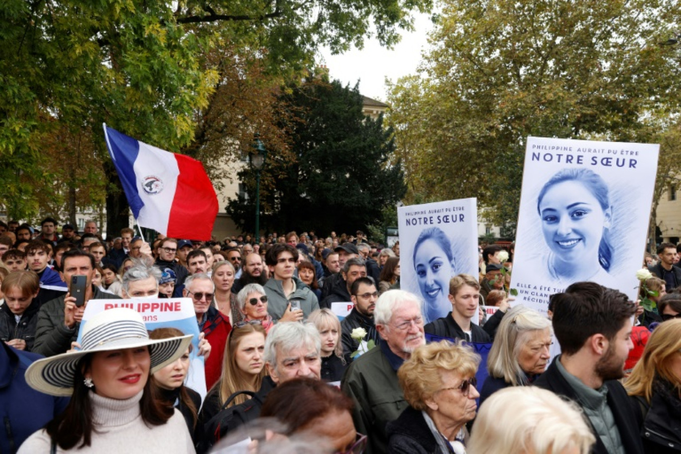 La cofondatrice du collectif Nemesis Alice Cordier (nom d'emprunt) lors d'une manifestation à Paris, le 29 septembre 2024 © GEOFFROY VAN DER HASSELT