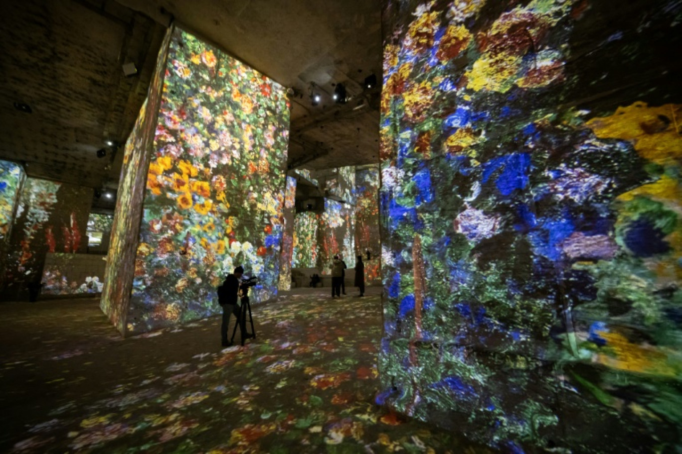 Des oeuvres du peintre impressionniste Claude Monet lors de l'exposition "Monet : Impression, soleil levant" aux Carrières des Lumières, aux Baux-de-Provence, dans les Bouches-du-Rhône, le 30 janvier 2025 © MIGUEL MEDINA