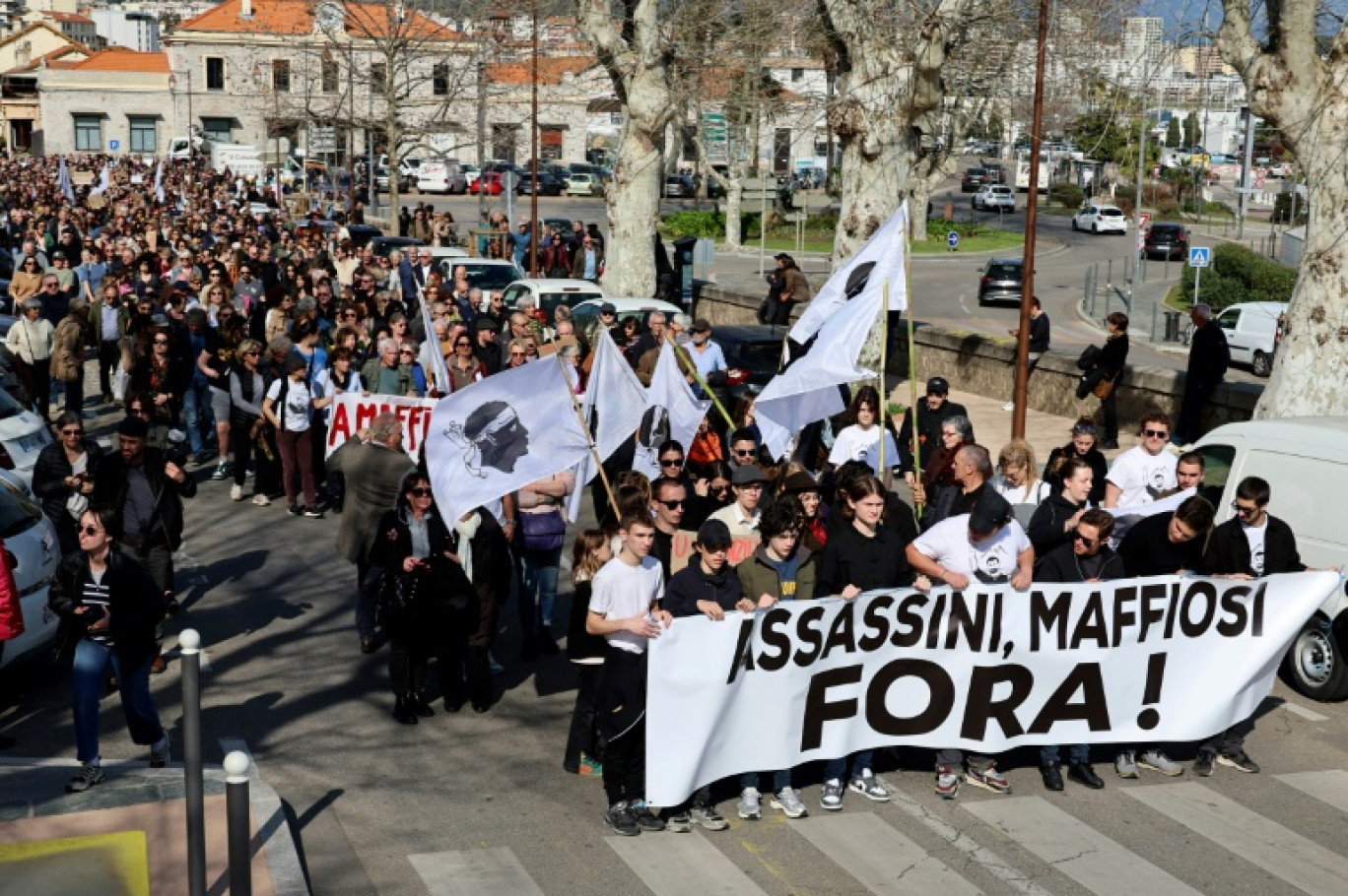 Des manifestants disent "non" à la Mafia, Ajaccio, le 8 mars 2025 © PASCAL POCHARD-CASABIANCA