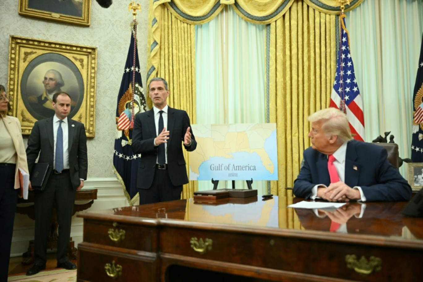 Le patron de CMA CGM Rodolphe Saadé avec le président américain Donald Trump dans le bureau ovale à la Maison Blanche le 6 mars 2025. © Mandel NGAN