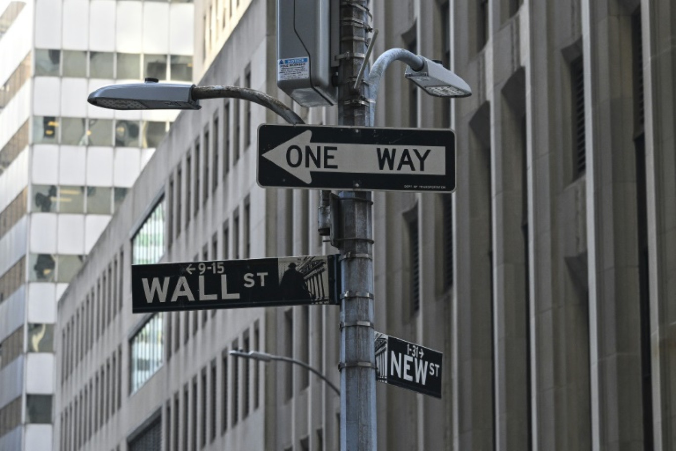 Wall Street chute fortement à la clôture, les investisseurs craignent une récession aux Etats-Unis © ANGELA WEISS