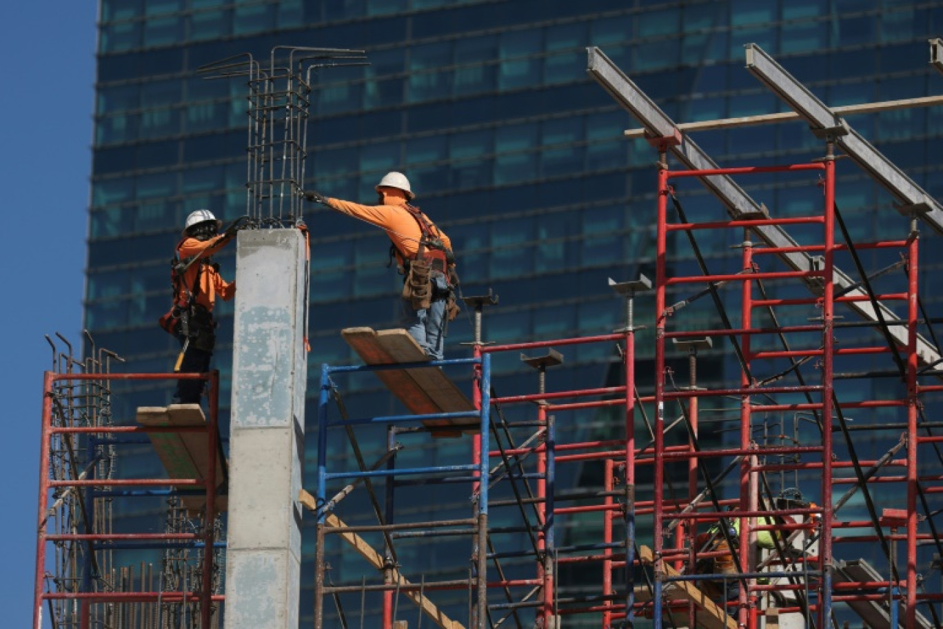A Miami, construction d'un gratte-ciel à partir de poutres d'acier, le 10 février 2025 © JOE RAEDLE
