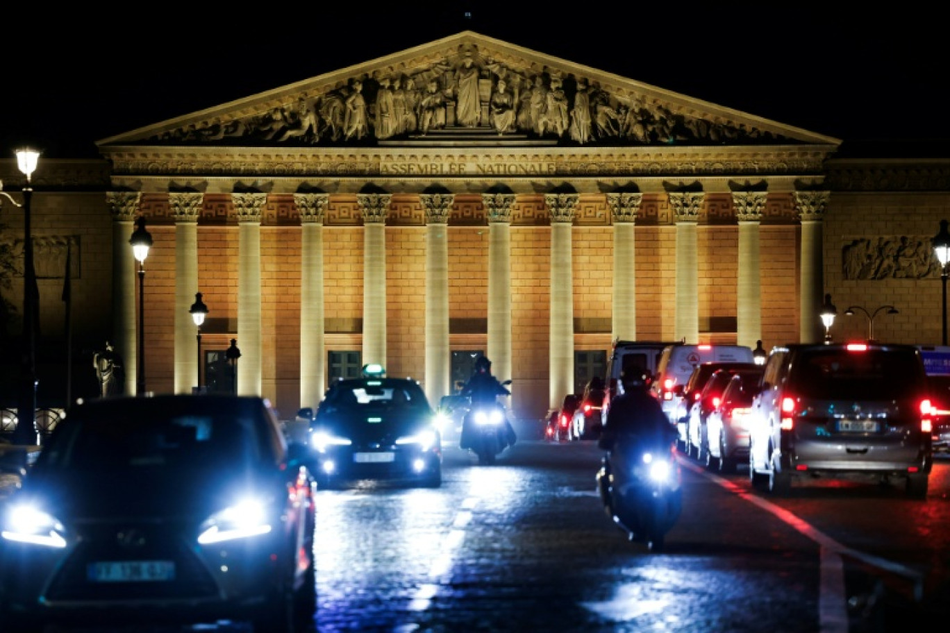 Le député français Gabriel Attal, prononce un discours lors d'une session consacrée à l'Ukraine et à la sécurité en Europe à l'Assemblée nationale à Paris, le 3 mars 2025 © STEPHANE DE SAKUTIN