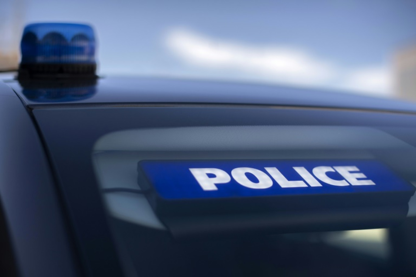 Cinq policiers ont été blessés samedi soir lors d'une intervention pour évacuer quelque 300 participants à une rave-party à Feyzin, près de Lyon, initialement interdite mais qui se poursuivait dimanche © FRED TANNEAU