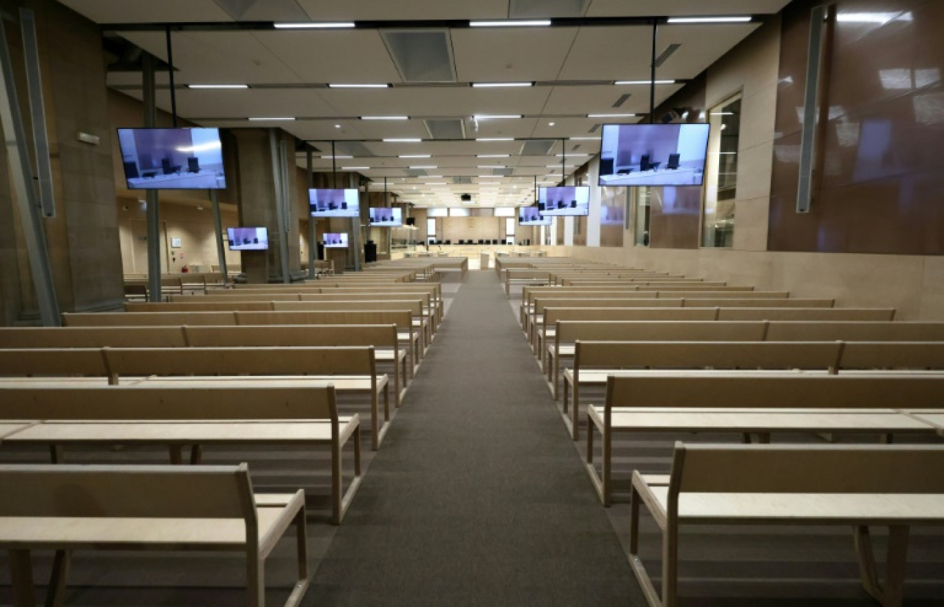 La salle d'audience temporaire installée au Palais de Justice de Paris avant le procès des attentats de Paris du 13 novembre 2015, le 2 septembre 2021 © Thomas COEX