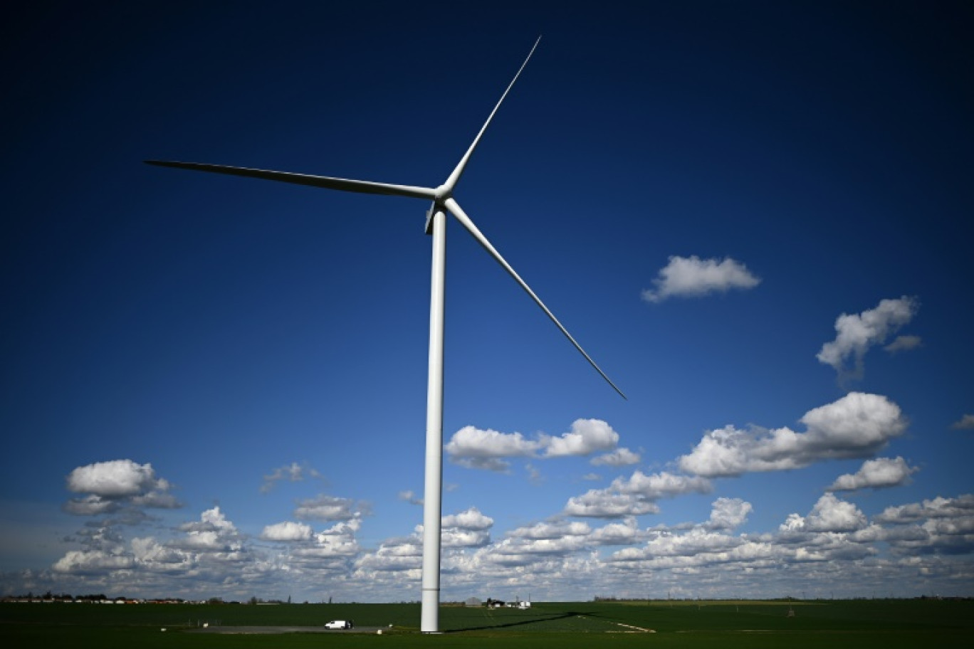 L'une des trois éoliennes construites et exploitées par la société Valorem, dans le parc d'Andilly-les-Marais, près de La Rochelle, le 10 mars 2025 © Christophe ARCHAMBAULT