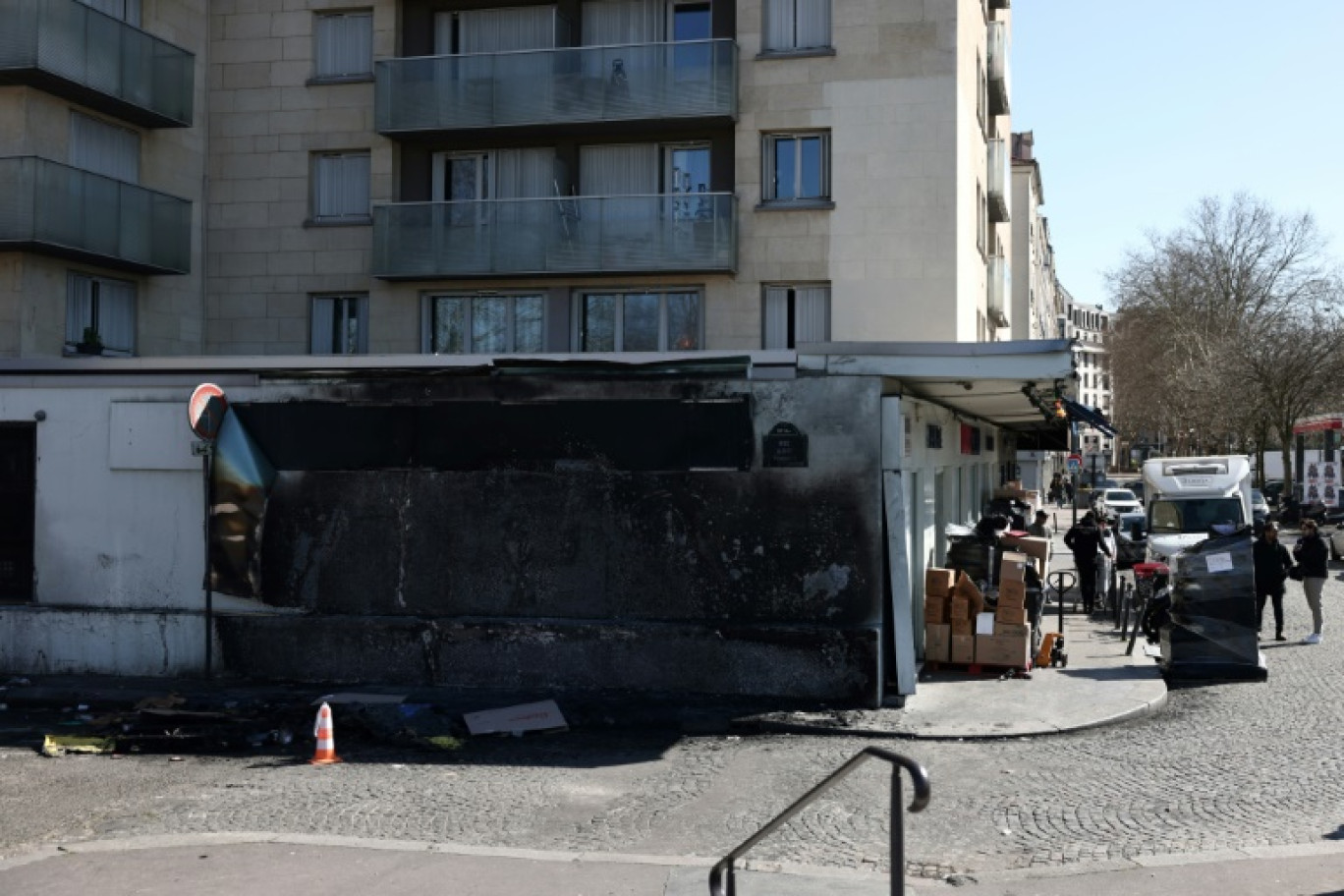 La devanture de l' Hypercacher de la porte de Vincennes, volontairement incendiée pendant la nuit, le 20 mars 2025 à Paris © Thibaud MORITZ