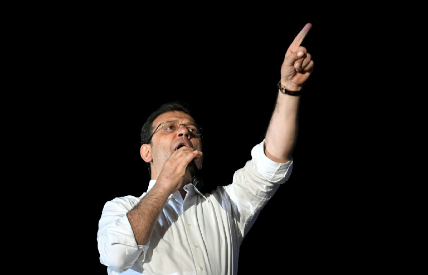 Le maire d'opposition d'Istanbul Ekrem Imamoglu après sa réélection, le 31 mars 2024 à Istanbul, en Turquie © YASIN AKGUL