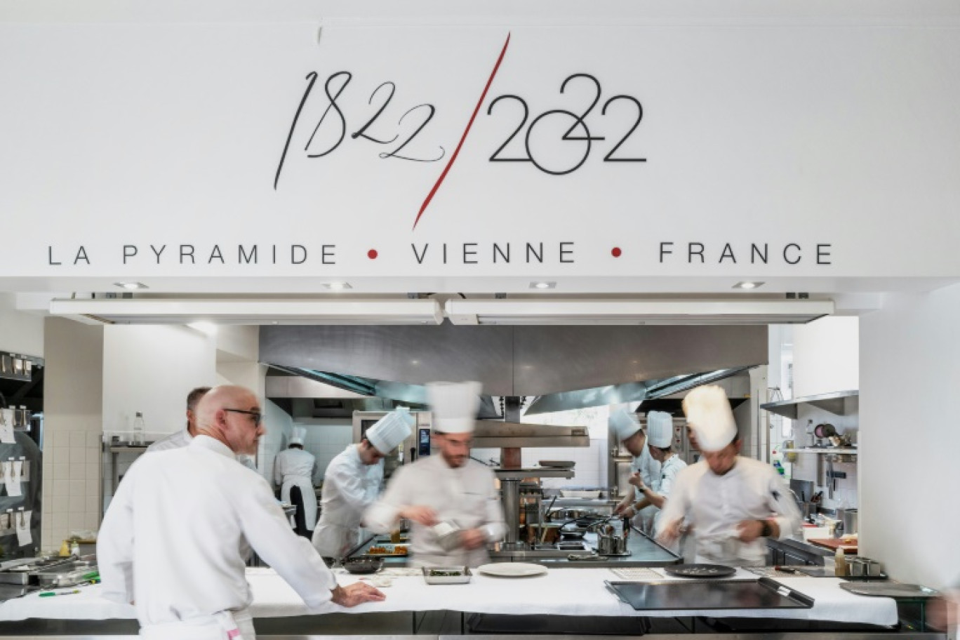 Les cuisines du restaurant "La Pyramide", le 20 mars 2025 à Vienne, en Isère © JEFF PACHOUD