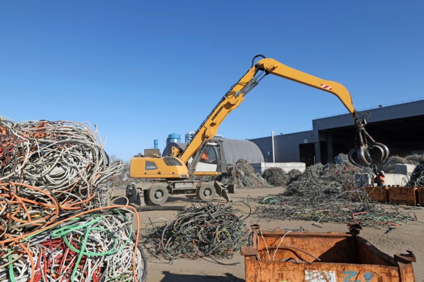L'usine Recycables (Suez et Nexans) de Noyelles-Godault (Pas-de-Calais) recycle le cuivre et l'aluminium, le 19 mars 2025. © FRANCOIS LO PRESTI