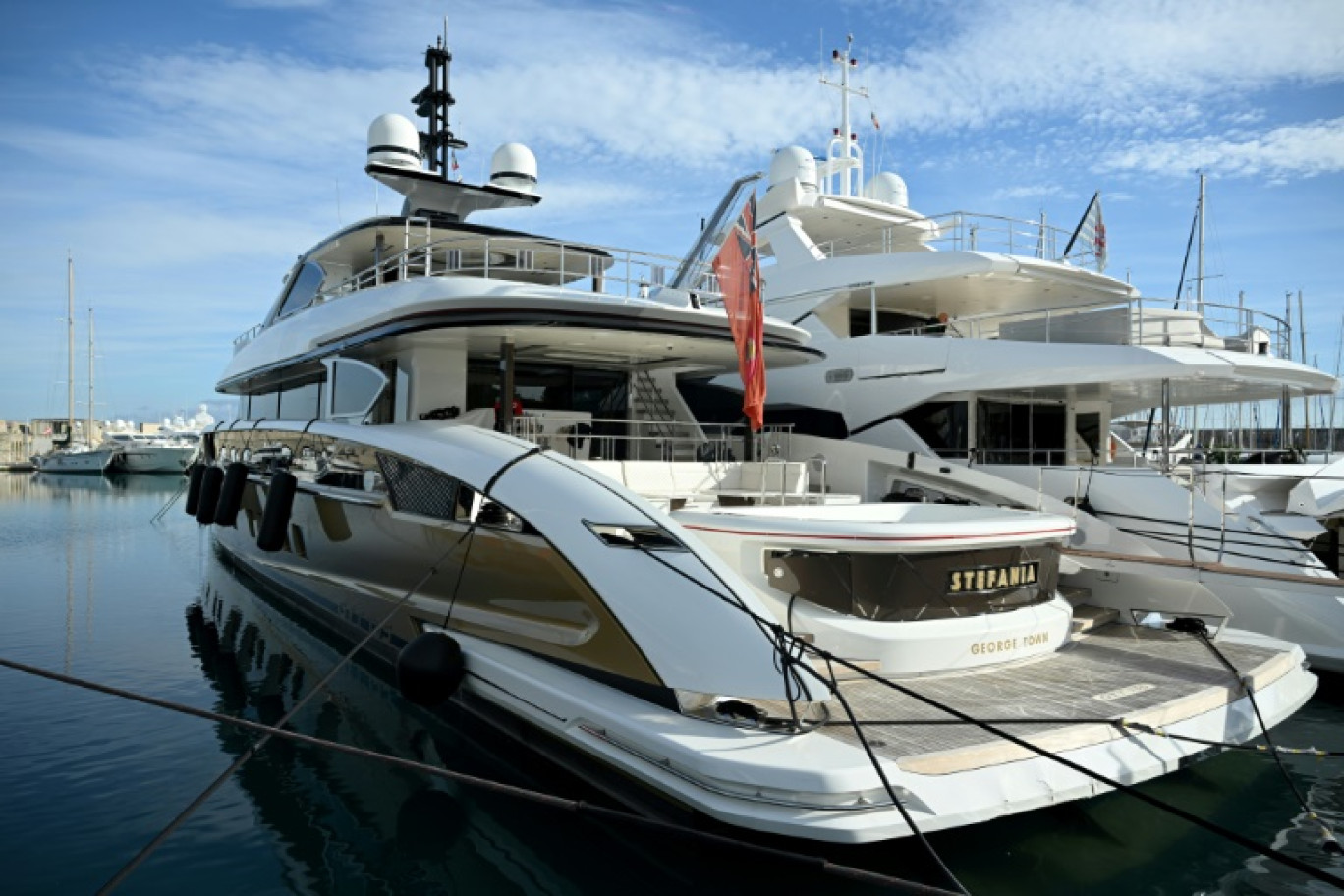 Le yacht de luxe Stefania, ici à quai à Antibes (Alpes-Maritimes) le 22 janvier 2024 © Nicolas TUCAT