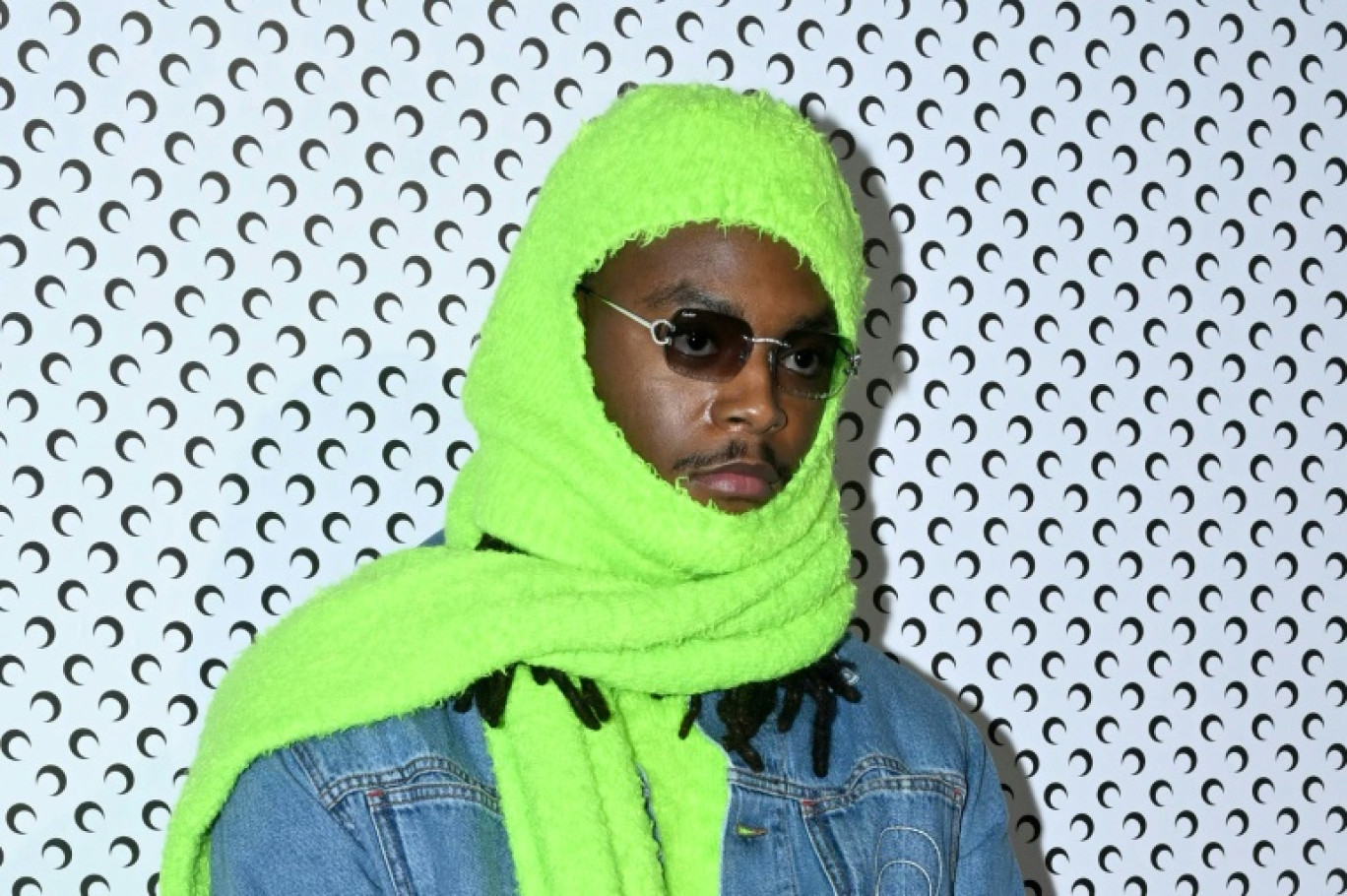 Le rappeur Koba LaD posant pour une collection Prêt-à-porter, le 4 mars 2024 © MIGUEL MEDINA