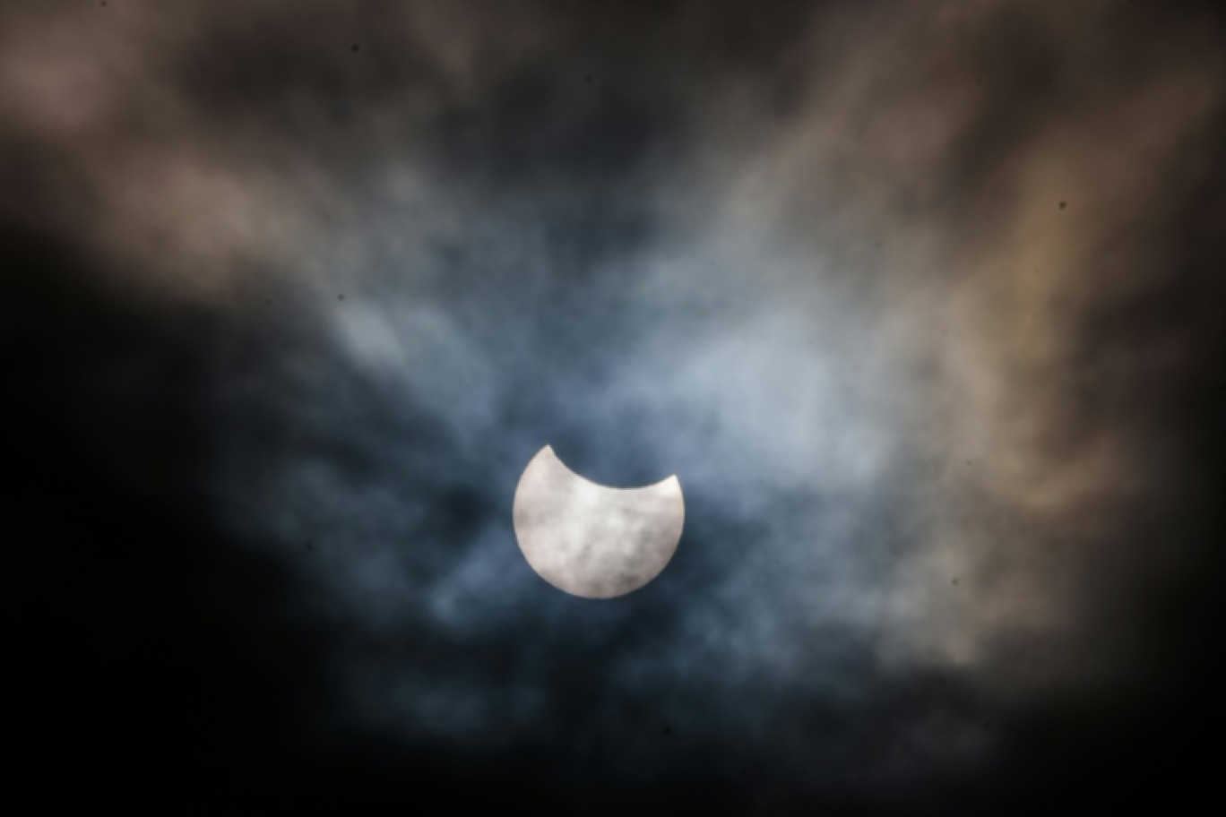Une éclipse solaire partielle à Burgos, au nord de l'Espagne, le 29 mars 2025 © CESAR MANSO