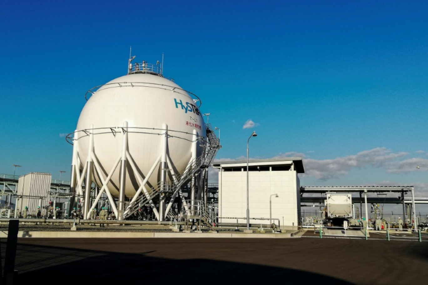 A picture taken in October 2020 shows a tank containing liquid hydrogen at Kobe Port Island plant © Etienne BALMER