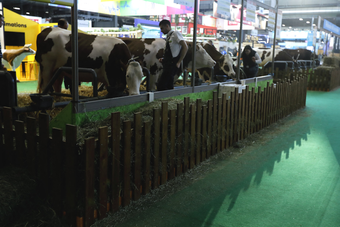 L'agriculture et la sciences travaillent ensemble sur de nombreux sujets, comme ce fut le cas au Salon de l'Agriculture 2025.©Daniel Perron / Hans Lucas via AFP